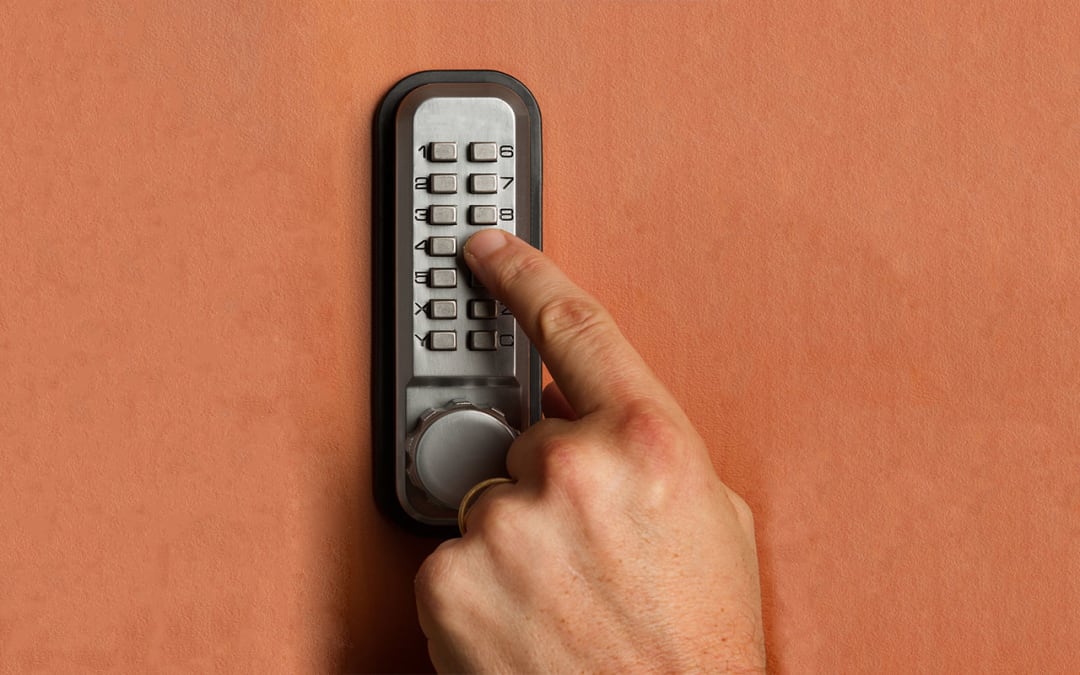 Choosing a Smart Door Lock: How to Improve Your Home Security System